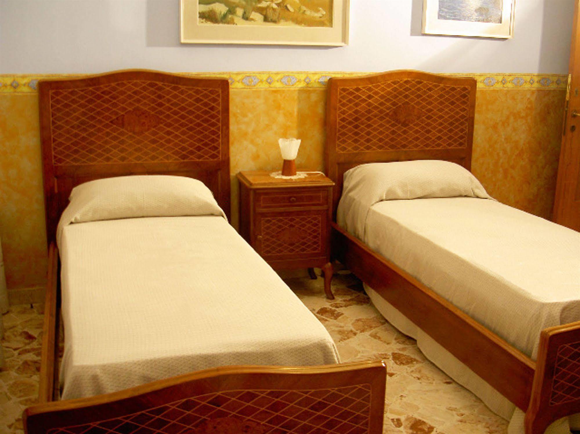 Casa Tina Maugeri Bed & Breakfast Catania Bagian luar foto